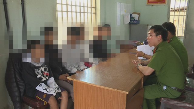 Bắt nhóm 6 thiếu niên chuyên đột nhập nhà dân trộm cắp tài sản - 1 Bắt nhóm 6 thiếu niên chuyên đột nhập nhà dân trộm cắp tài sản - 1