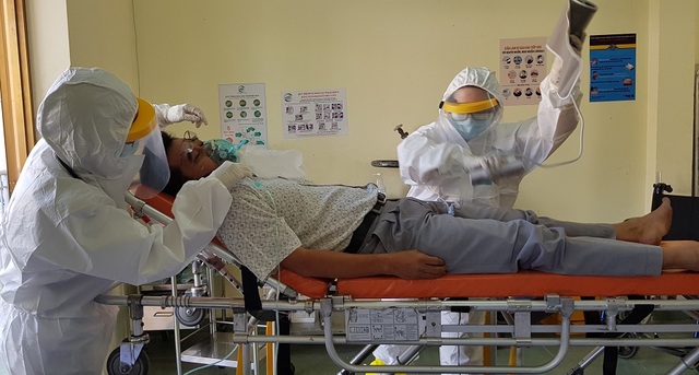 2 ca đầu tiên theo dõi virus corona tại Bệnh viện Dã chiến ở TP Hồ Chí Minh - 2