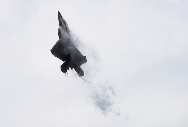 F-35B Mỹ phô diễn sức mạnh tại triển lãm hàng không Singapore - 7 F-35B Mỹ phô diễn sức mạnh tại triển lãm hàng không Singapore - 7
