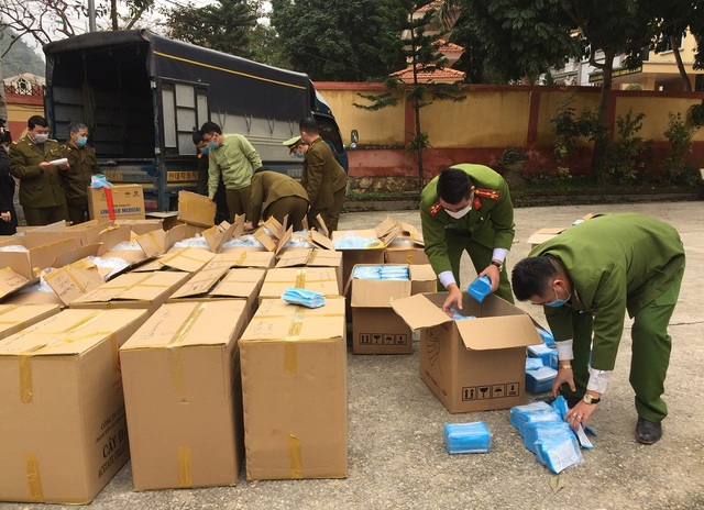 Phát hiện gần 120 nghìn khẩu trang y tế xuất lậu sang Trung Quốc - 1 Phát hiện gần 120 nghìn khẩu trang y tế xuất lậu sang Trung Quốc - 1