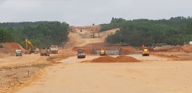 “Vướng” rừng đặc dụng, cao tốc Cam Lộ - La Sơn khó về đích đúng hạn - 1 “Vướng” rừng đặc dụng, cao tốc Cam Lộ - La Sơn khó về đích đúng hạn - 1