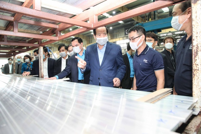 Bộ trưởng Đào Ngọc Dung: “Không để Covid-19 ảnh hưởng tới người lao động” - 3 Bộ trưởng Đào Ngọc Dung: “Không để Covid-19 ảnh hưởng tới người lao động” - 3