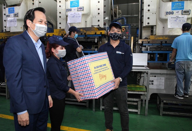 Bộ trưởng Đào Ngọc Dung: “Không để Covid-19 ảnh hưởng tới người lao động” - 4 Bộ trưởng Đào Ngọc Dung: “Không để Covid-19 ảnh hưởng tới người lao động” - 4