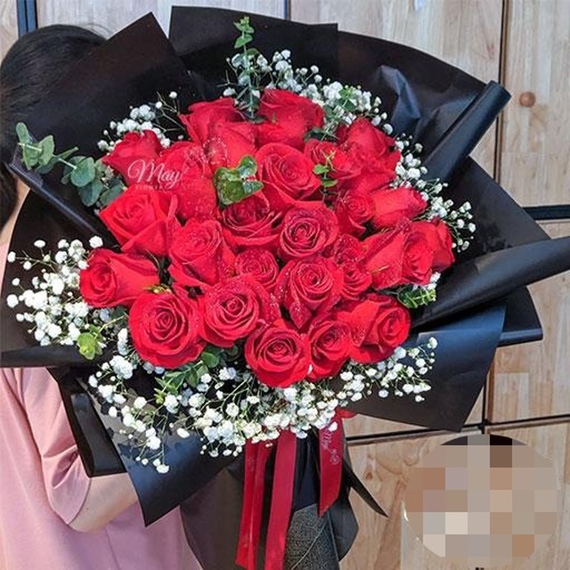 Hoa tươi Valentine bán chậm, mua hàng online được giảm nửa triệu đồng - 4 Hoa tươi Valentine bán chậm, mua hàng online được giảm nửa triệu đồng - 4