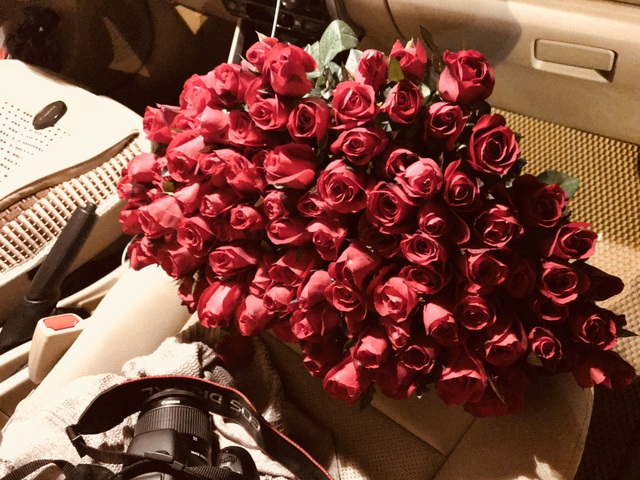 Hoa tươi Valentine bán chậm, mua hàng online được giảm nửa triệu đồng - 1 Hoa tươi Valentine bán chậm, mua hàng online được giảm nửa triệu đồng - 1