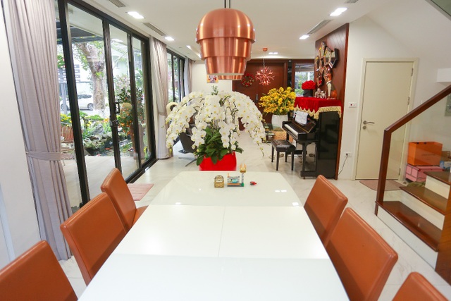 Cặp vợ chồng trẻ ở Hưng Yên bỏ phố, về quê làm biệt thự vườn đẹp hiếm có - 6
