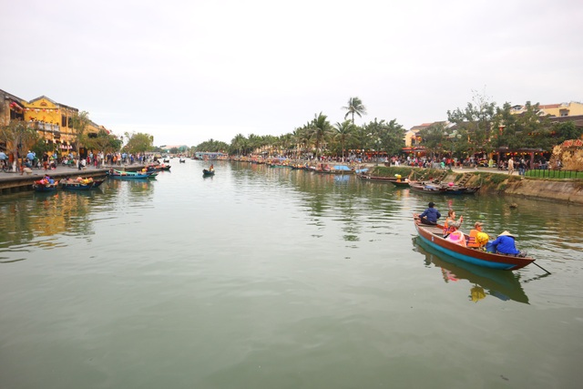 Hội An: Dịch vụ chèo đò cũng vắng khách vì dịch corona - 1