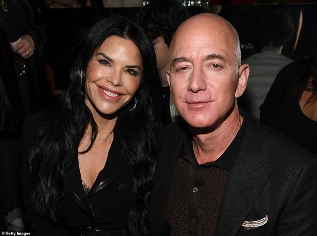 Tỷ phú Jeff Bezos vung 255 triệu USD mua 2 biệt thự đắt nhất Los Angeles - 1 Tỷ phú Jeff Bezos vung 255 triệu USD mua 2 biệt thự đắt nhất Los Angeles - 1