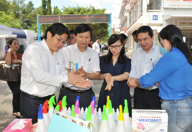 An Giang, Đồng Tháp, Vĩnh Long cho học sinh, sinh viên nghỉ đến hết tháng 2 - 1 An Giang, Đồng Tháp, Vĩnh Long cho học sinh, sinh viên nghỉ đến hết tháng 2 - 1