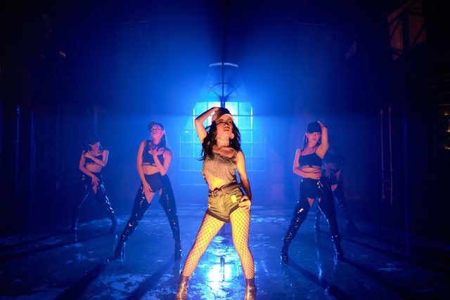 Á quân The Voice nóng bỏng trong MV ngày Valentine - 6 Á quân The Voice nóng bỏng trong MV ngày Valentine - 6