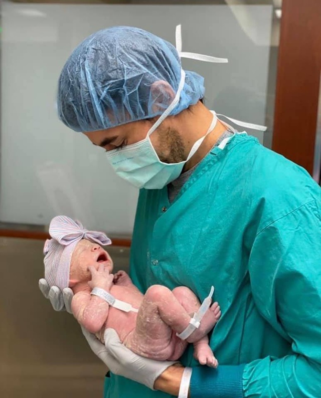 Enrique Iglesias và Anna Kournikova bí mật đón đứa con thứ ba - 3 Enrique Iglesias và Anna Kournikova bí mật đón đứa con thứ ba - 3