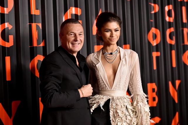 Zendaya Coleman bất ngờ mặc áo trễ nải - 5 Zendaya Coleman bất ngờ mặc áo trễ nải - 5