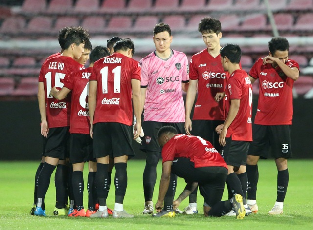 Đội bóng của Đặng Văn Lâm thua ngược tân binh tại Thai-League