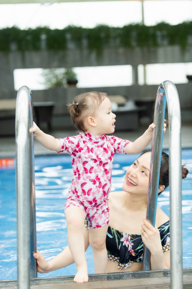 Lan Phương gây tranh cãi vì đưa con gái đi bơi giữa dịch corona - 5