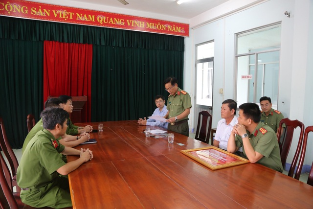 Đà Nẵng khen thưởng công dân cung cấp thông tin vụ vali chứa thi thể - 2 Đà Nẵng khen thưởng công dân cung cấp thông tin vụ vali chứa thi thể - 2