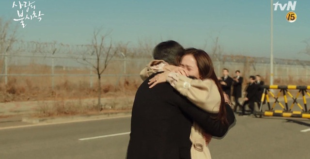 Cái kết ngọt ngào cho Huyn Bin và Son Ye Jin trong Hạ cánh nơi anh - 2 Cái kết ngọt ngào cho Huyn Bin và Son Ye Jin trong Hạ cánh nơi anh - 2