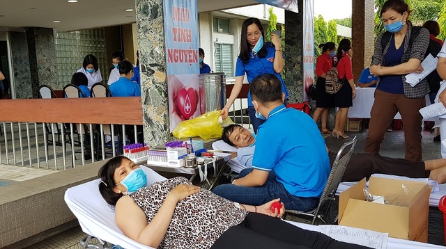 Vượt qua nỗi sợ Covid - 19, người Sài Gòn nô nức đi hiến máu - 3 Vượt qua nỗi sợ Covid - 19, người Sài Gòn nô nức đi hiến máu - 3