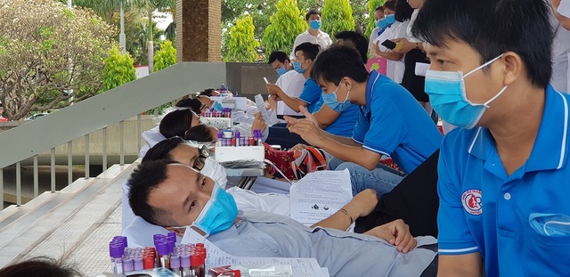 Vượt qua nỗi sợ Covid - 19, người Sài Gòn nô nức đi hiến máu - 8 Vượt qua nỗi sợ Covid - 19, người Sài Gòn nô nức đi hiến máu - 8