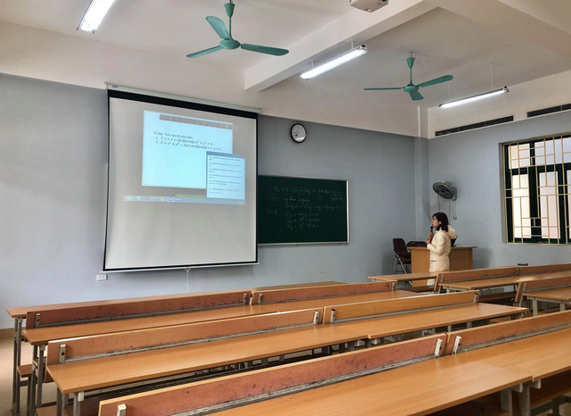 Dịch Covid -19: Lớp học không người học của trường ĐH Thương Mại - 4 Dịch Covid -19: Lớp học không người học của trường ĐH Thương Mại - 4