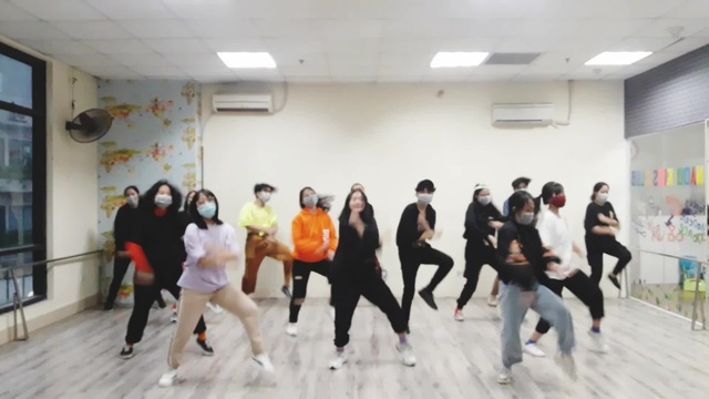 Bài hát Đánh giặc corona đang là trào lưu, học sinh Hà Nội chế điệu nhảy - 2 Bài hát Đánh giặc corona đang là trào lưu, học sinh Hà Nội chế điệu nhảy - 2
