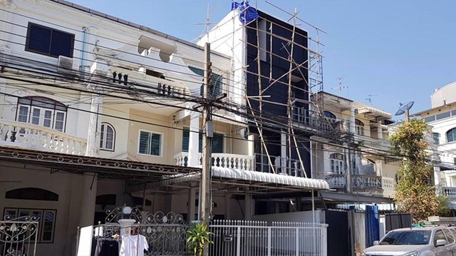 Nhà mặt phố, chằng chịt dây điện lột xác đẹp như biệt thự sau cải tạo - 3