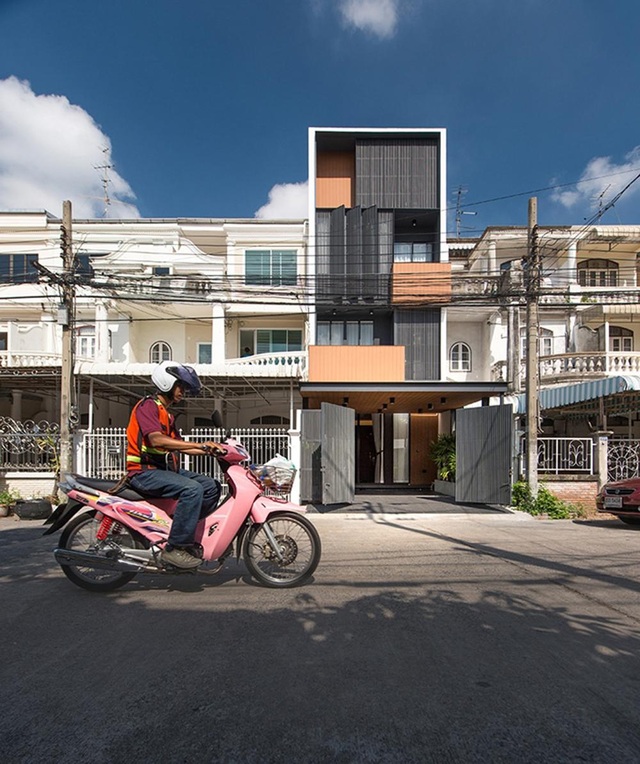 Nhà mặt phố, chằng chịt dây điện lột xác đẹp như biệt thự sau cải tạo - 4