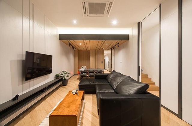 Nhà mặt phố, chằng chịt dây điện lột xác đẹp như biệt thự sau cải tạo - 7