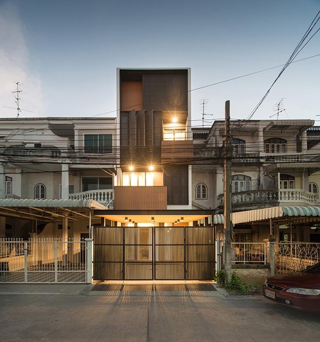 Nhà mặt phố, chằng chịt dây điện lột xác đẹp như biệt thự sau cải tạo - 10