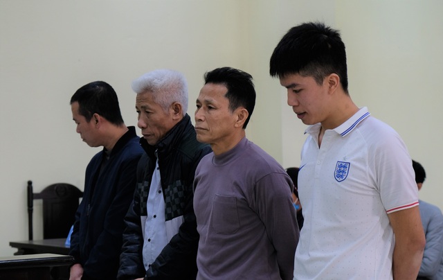 “Đại ca” Cự “bài” cùng đồng bọn đánh công an, chặn xe cứu thương lĩnh án - 1 “Đại ca” Cự “bài” cùng đồng bọn đánh công an, chặn xe cứu thương lĩnh án - 1