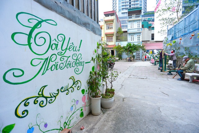 Bất ngờ ngõ hoa dạ yến thảo đẹp mê mẩn giữa lòng Hà Nội - 9 Bất ngờ ngõ hoa dạ yến thảo đẹp mê mẩn giữa lòng Hà Nội - 9