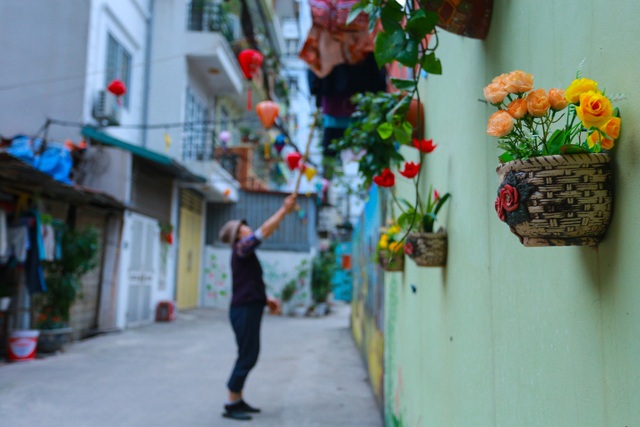 Bất ngờ ngõ hoa dạ yến thảo đẹp mê mẩn giữa lòng Hà Nội - 15 Bất ngờ ngõ hoa dạ yến thảo đẹp mê mẩn giữa lòng Hà Nội - 15