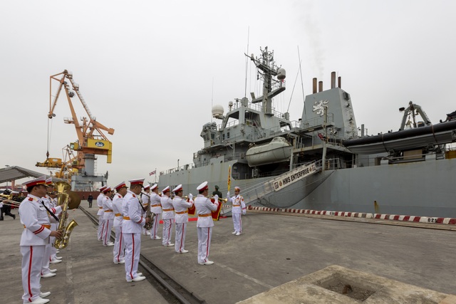 Đưa tàu thăm Việt Nam, Anh khẳng định cam kết tự do hàng hải