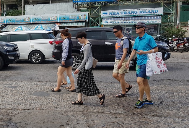 Nha Trang: Hàng trăm tàu du lịch nằm bờ, cảng du lịch đìu hiu chưa từng có - 5 Nha Trang: Hàng trăm tàu du lịch nằm bờ, cảng du lịch đìu hiu chưa từng có - 5