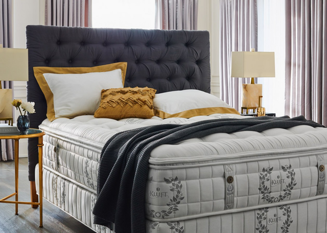Thử làm ông vua bà hoàng tại showroom sở hữu chiếc nệm hơn 1 tỷ đồng - 1 Thử làm ông vua bà hoàng tại showroom sở hữu chiếc nệm hơn 1 tỷ đồng - 1
