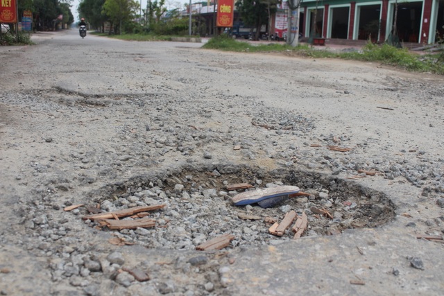 Hà Tĩnh: Đường nát như tương, thủ phủ đồ gỗ than trời vì ế hàng - 5 Hà Tĩnh: Đường nát như tương, thủ phủ đồ gỗ than trời vì ế hàng - 5