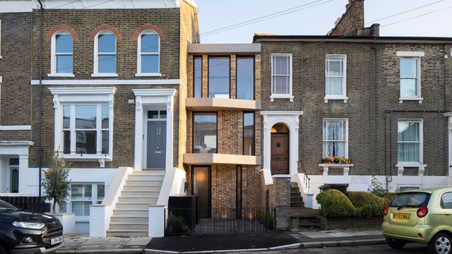 Bất ngờ căn biệt thự đắt giá ở London được cải tạo từ bãi đậu xe cũ - 1