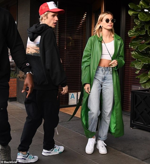 Hailey Bieber tiết lộ về cuộc sống vợ chồng - 6