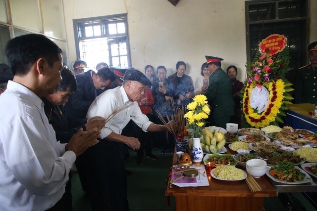 Xúc động đưa liệt sĩ hồi hương sau gần 50 năm nằm lại chiến trường - 4 Xúc động đưa liệt sĩ hồi hương sau gần 50 năm nằm lại chiến trường - 4