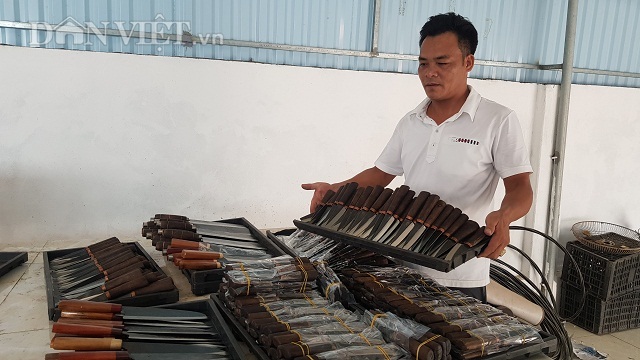 Dùng chiêu song kiếm hợp bích, nông dân Việt bán dao làng sang Đức - 3 Dùng chiêu song kiếm hợp bích, nông dân Việt bán dao làng sang Đức - 3