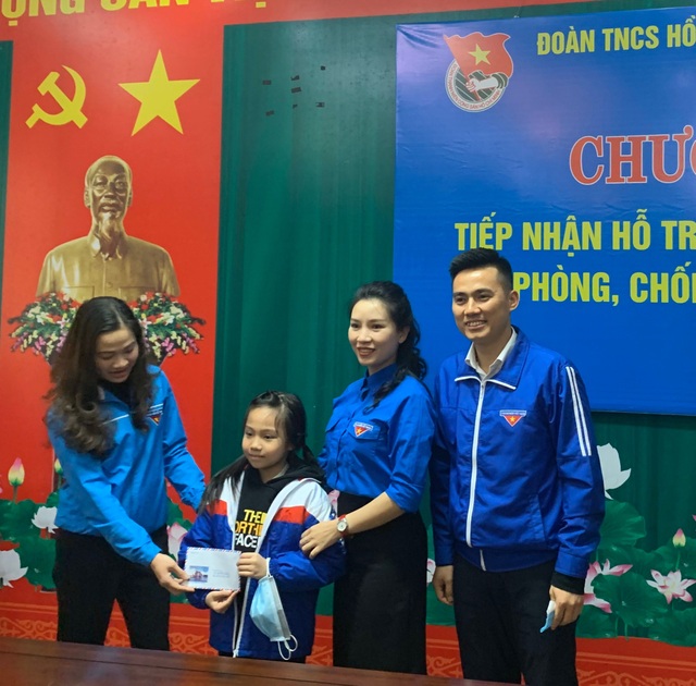 Tuổi trẻ Hà Nội tặng quà hỗ trợ người dân Vĩnh Phúc chống dịch Covid-19 - 3 Tuổi trẻ Hà Nội tặng quà hỗ trợ người dân Vĩnh Phúc chống dịch Covid-19 - 3