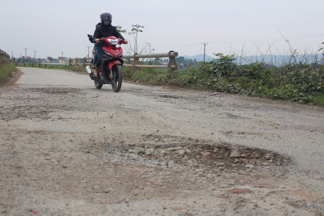 Hà Tĩnh: Đường nát như tương, thủ phủ đồ gỗ than trời vì ế hàng - 3 Hà Tĩnh: Đường nát như tương, thủ phủ đồ gỗ than trời vì ế hàng - 3