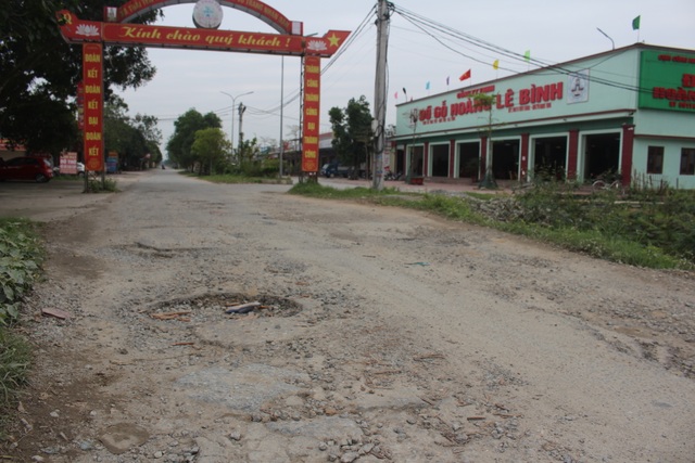 Hà Tĩnh: Đường nát như tương, thủ phủ đồ gỗ than trời vì ế hàng - 1 Hà Tĩnh: Đường nát như tương, thủ phủ đồ gỗ than trời vì ế hàng - 1