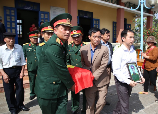 Xúc động đưa liệt sĩ hồi hương sau gần 50 năm nằm lại chiến trường - 5 Xúc động đưa liệt sĩ hồi hương sau gần 50 năm nằm lại chiến trường - 5