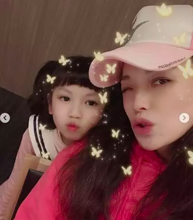 Cuộc sống không con cái của vợ chồng Thư Kỳ - 12