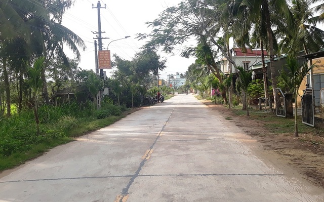Nhiều nông dân hiến đất làm đường không cần đền bù - 3 Nhiều nông dân hiến đất làm đường không cần đền bù - 3