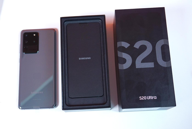 Mở hộp Galaxy S20 Ultra chính hãng giá gần 30 triệu đồng
