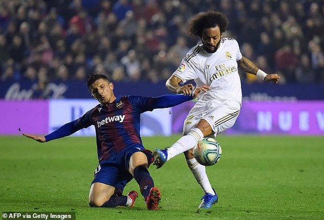 Thua sốc Levante, Real Madrid mất ngôi đầu bảng - 2 Thua sốc Levante, Real Madrid mất ngôi đầu bảng - 2