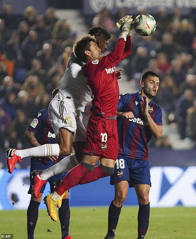 Thua sốc Levante, Real Madrid mất ngôi đầu bảng - 3 Thua sốc Levante, Real Madrid mất ngôi đầu bảng - 3