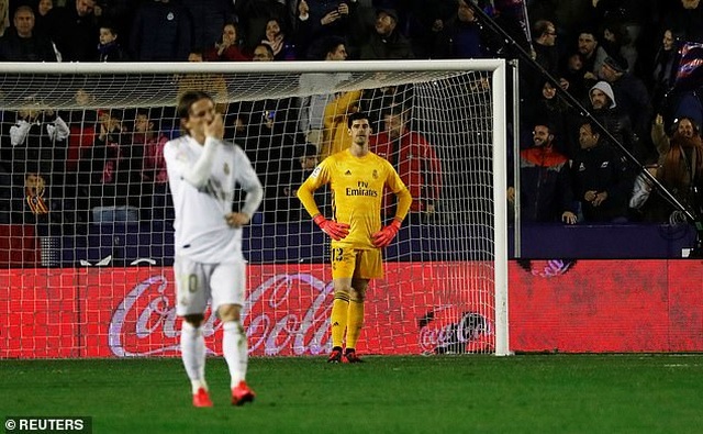 Thua sốc Levante, Real Madrid mất ngôi đầu bảng - 8