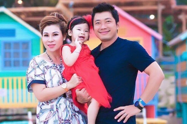 Sao Việt: Người kết hôn bí mật, người trì hoãn đám cưới với “đại gia” - 4 Sao Việt: Người kết hôn bí mật, người trì hoãn đám cưới với “đại gia” - 4